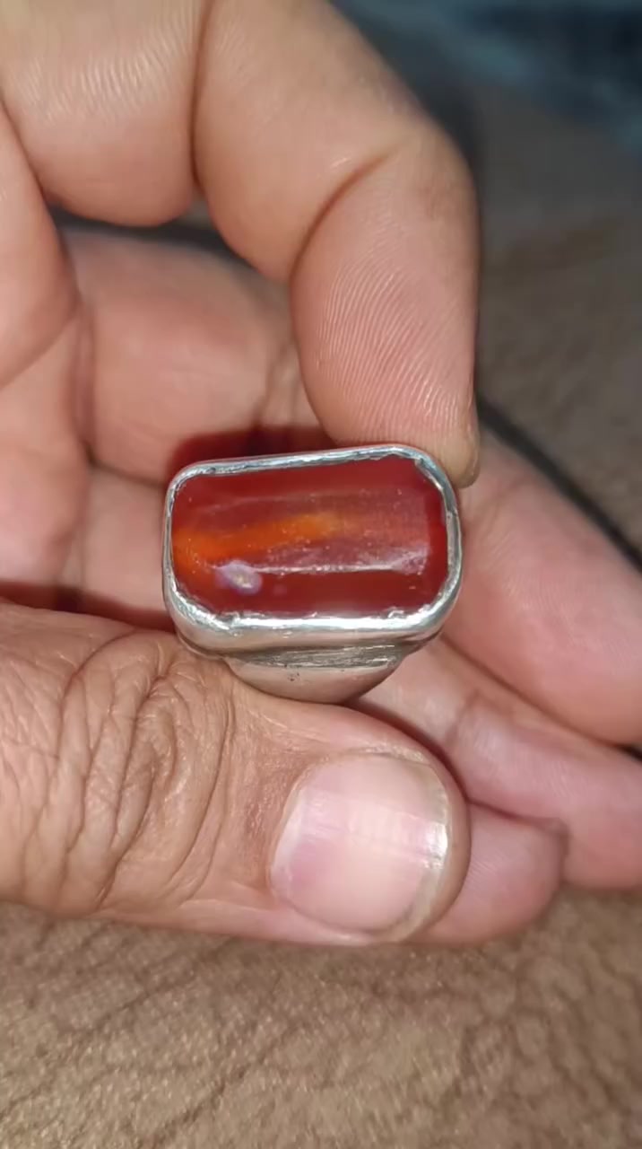 ياالله السلام عليكم متاح خاتم عقيق يماني قديم وصياغه قديمه وين عشاق القديم اليماني ملاكط مثقوبه الحجره مكاني السماوة ***********
