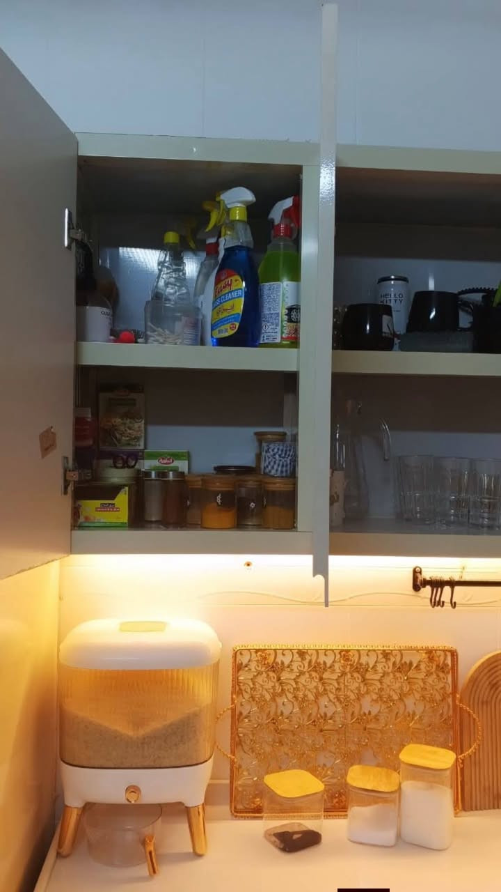 كاونتر مودرن 
داخل المنيوم خارج mdf لون اوف وايت قياس السنك 120 الكاونتر مع ملحق الثلاجة 130 شامل الخلاط وغسالة كلاصات والباترينا والسلات  سبب البيع تصميم صغير وحاليا مكانه اكبر  مع مرشحه بلازمه


**إذا كنت صاحب هذا الإعلان وتريد حذفه لأي سبب، رجاءا أرسل رسالة إلى الدعم الفني**