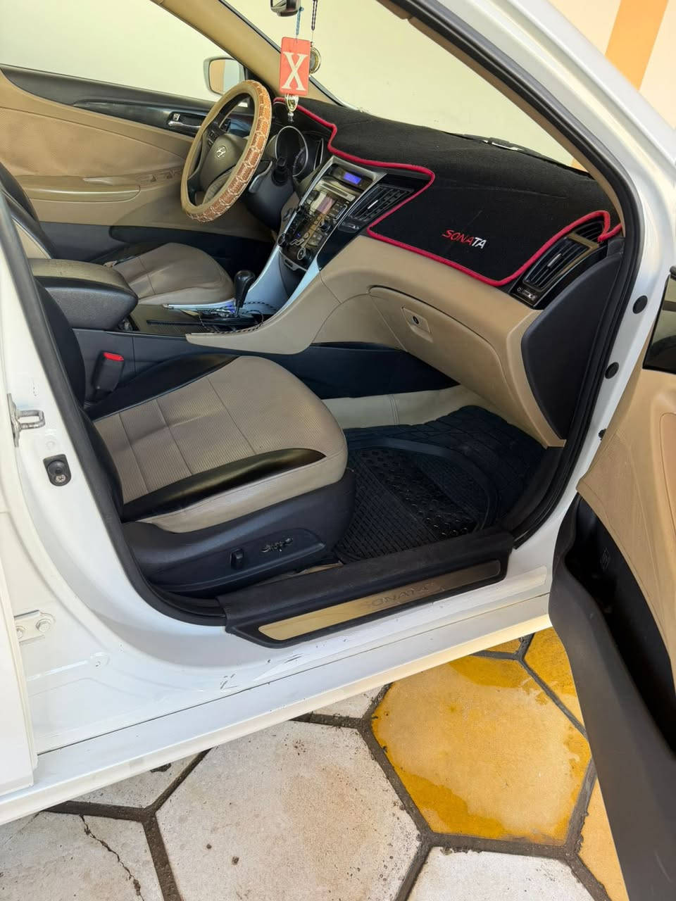 سوناتا خليجي موديل ٢٠١١   محرك ٢٤٠٠ دوش فول موصفات  صبغ ثلاث قطع بدون دواخل السعر   ١١٥٠٠  يعني دفتر وخمصطعش ورقة  مكان السيارة رمادي حصيبة الشرقية.  ***********
