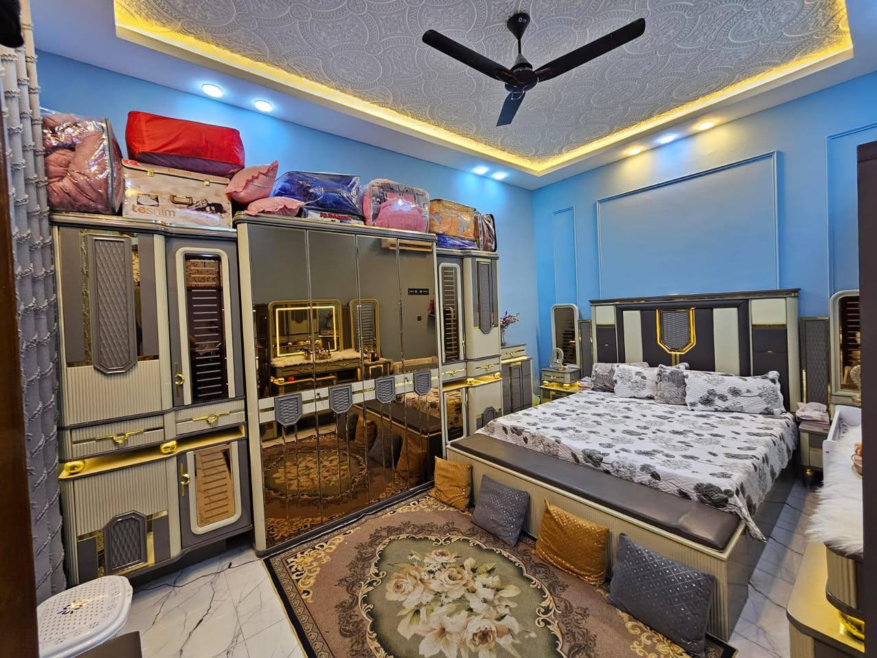 📢 للبيع | دار زراعي في منطقة الصخيين - قرب جامعة ذي قار 🏡
فرصة ذهبية لامتلاك بيت أحلامك في موقع راقٍ وهادئ 🌟
📍 ثاني بيت عن شارع السايدين
📐 المساحة: 200 متر مربع
🏗️ البناء: طابوق وسقف كونكريت – بناء درجة أولى ومتعوب عليه
يتكون من: 🔸 الطابق الاول:
غرفتين نوم
صالة مريحة
ديوانية واسعة
مطبخ كبير
صحيات داخلية وخارجية
درج دائري أنيق
محجر درجة أولى
🔸 الطابق الثاني:
غرفة نوم
بيتونة واسعة
ستارة بمساحة 2 متر
💧 الخدمات: ماء، كهرباء، ومجاري واصلة للباب مباشرة
📍 موقع مميز جداً وقريب من جميع الخدمات والمرافق الحيوية
🔑 جاهز للسكن فوراً
السعر خاص 
✅ لمتابعة جميع العروض اضغط على الرابط 
للمزيد من المعلومات يمكنكم التواصل معنا 
على صفحة الفيس بوك ( الامل للعقار) 
او الاتصال على الرقم التالي
استاذ عامرالكعبي. ***********
المهندس علي الحسيناوي ***********.                    المهندس كرار الحسيناوي ***********
للمزيد من العروض على الفيس بك 
https://www.facebook.com/profile.php?id=100087963616783&mibextid=2JQ9oc

للمزيد من العروض على حسابنا التيليجرام (الامل للعقار)
https://t.me/ameralkabe

للمزيد من العروض على حسابنا الواتساب (الامل للعقار)
https://chat.whatsapp.com/GRFrcEXw0J88CVE83bhb8v
