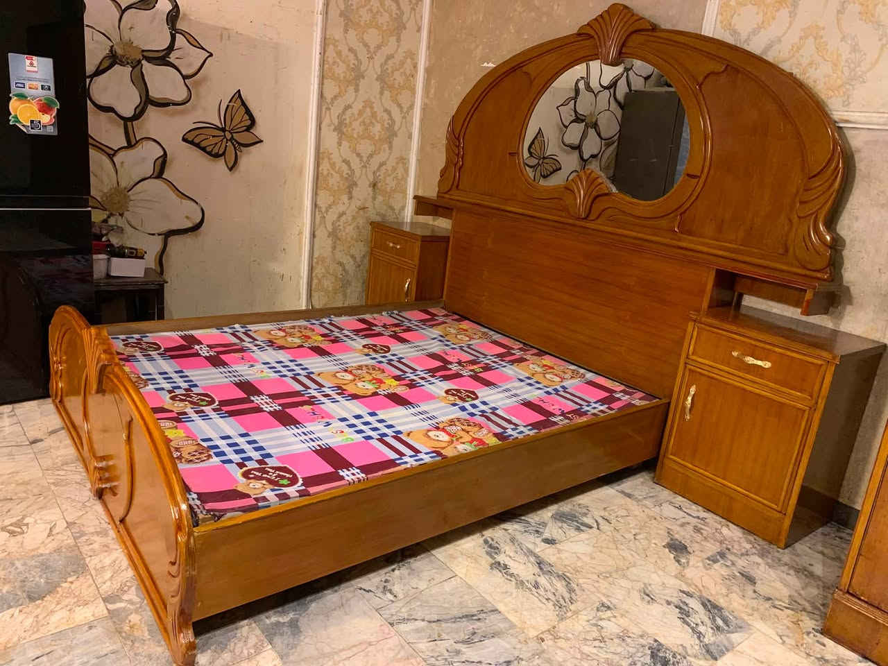السلام عليكم ورحمة وبركاته من رخصت مدير محترم الغرفه نوم خمسه بيبان صاج تزكام درجه اول خشب ثقيل ضهر جرجوبه داخل وخارج صاج نضافتهه 100‎%‎ استعمال سنه ونص تخت جربايه صاج بلوك الغرفه ترهم مال زواج السعر الغرفه 650 نهايته نهايته السبب البيع انتقال الى مكان اخر رقم هاتف *********** بغداد مكلفه بالنشر اتصال عل رقم فقط
