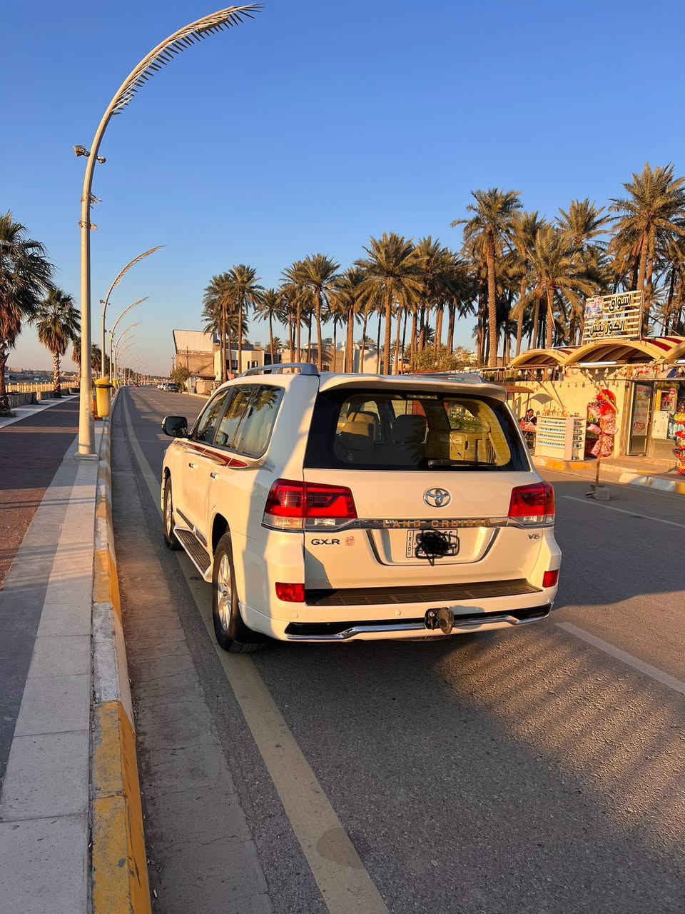 لاندكروز 2017 بريم اصلي ومواصفات البريم معروف. بغداد بسمي  ماشي 180.   بيهة شخط من الجاملغ الخلفي للباب مكحل السيارة للأمانة كلش نضيفة كير ومحرك مكفول السعر 480$. وبي مجال للاستفسار اتصل على  مكاني ديالى ***********
