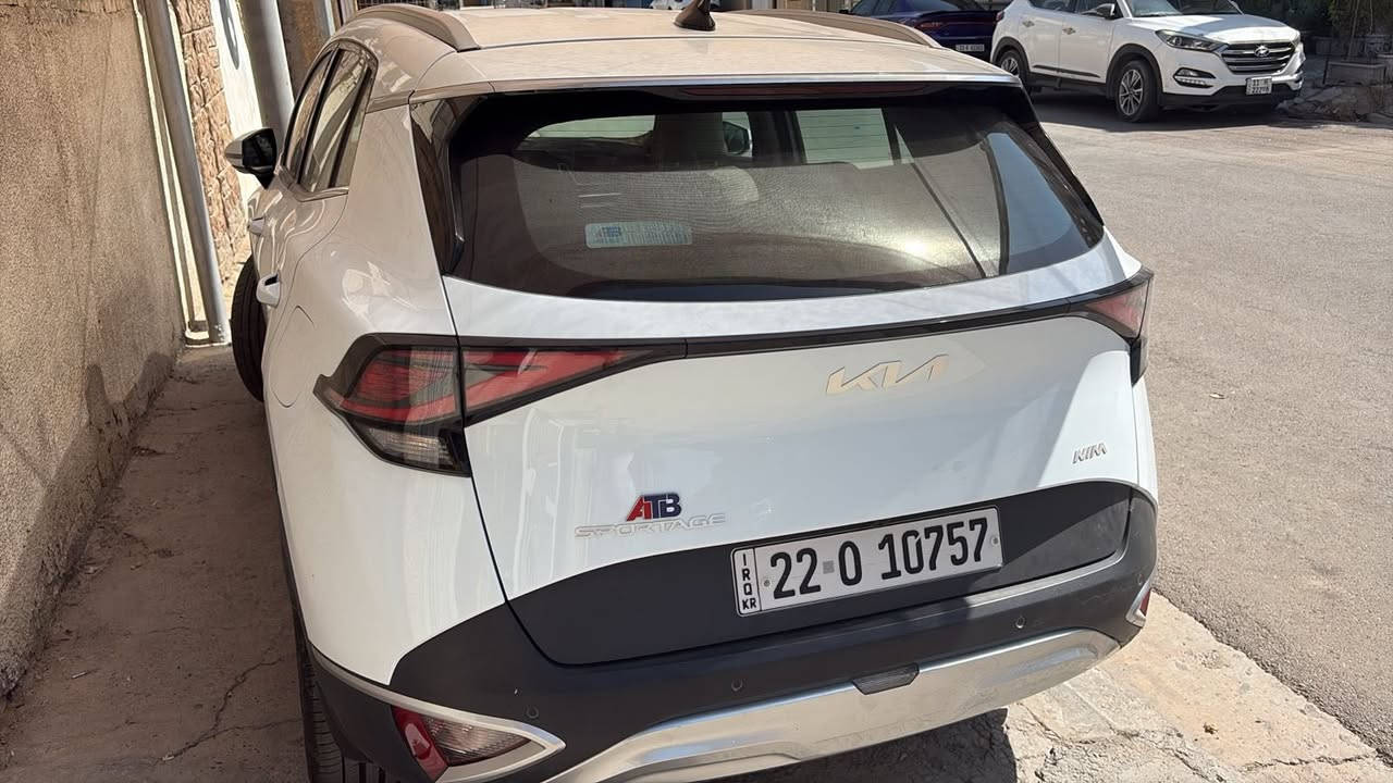 السلام عليكم
سبورتج 2025 خليجي
السياره فول مواصفات عده البانوراما
كشنات كهرباء
كشنات تدفئه
تدفئه ستيرن
فول تحكمات سترين
صندوق كهرباء
شاشه كبيره 
وباقي المواصفات المعروفه
السياره بيه اصبع بارد بلجاملغ الخلفي وموضح بلصوره على كد اصبع كلش صغير ماشيه 15 الف السياره جديد بعدها بلضمان والدهن يتبدل كله بلشركه رقمها اربيل تحول او وكاله 
سعر : 220 وبيها مجال قليل كلش
مكان السياره شارع فلسطين 
***********
