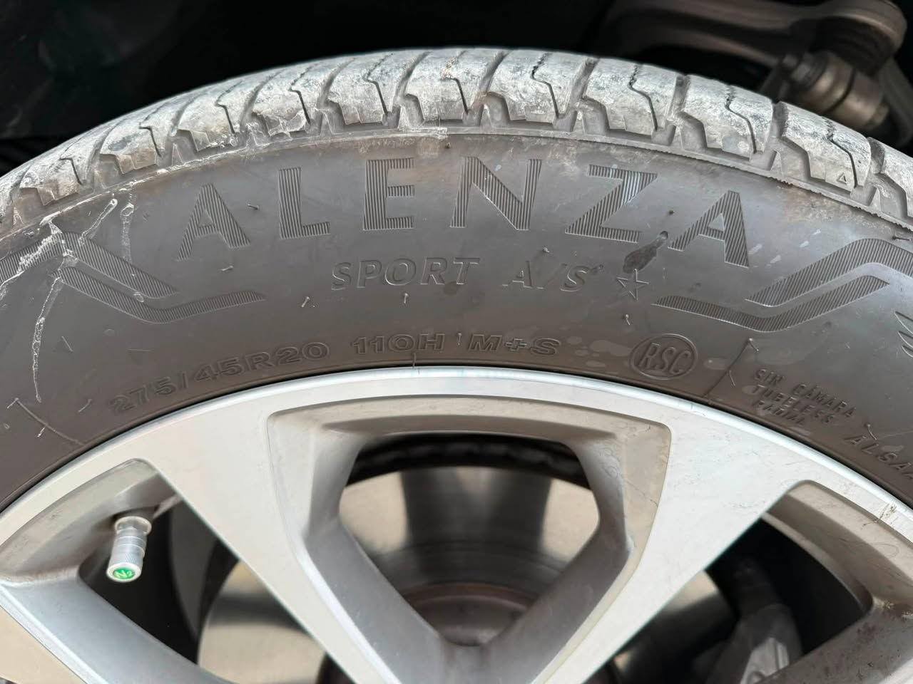 للبيع مو للمراوس Bmw X5 40i xdrive 2024 دفع رباعي
Driver assistance professional-كامرا طريق بالداشبورد 
idrive 8.5 اخر تحديث
**ماشية 15 الف ميل،اللون اسود ميتالك ،داخل ابيض 
*تغليف ppf فرنسي براند hexis ب ٢٥٠٠$ مو تجاري
حادث بسيط دعامية و خشم البنيد  بدون شاصي ولا لغد الباج والجاملغ ما واصل ضربة ولا متحرك
صفر مسج اخت الزيرو الداخل والكشنات جديد بدون اثر استخدام وكشر السيارة جديد لاشخوط ولا رصعات ماتبين وارد امريكا ،الميكانيك والكهرباء والحدادية بلادي،السيارة بدون نقص وما تحتاج مصرف

🔴تفاصيل الضرر والتصليح : البرمجة والتركيب عند منتظر اوتو شغل بلادي و اونلاين مو تلزيك 

*دعامية امامية M كامله وملحقاتها ولايتات ورادارات وشباك
تم الاستبدال بقطع اصليه تيست درايف مو صيني والشباك جديد اصلي مو كوبي 

*ايرباك دركة +ركبة سايق + بردات + حزام سايق
تم استبدالهم كلهم ب ايرباكات بلادي تيست درايف(مو مقاومات) وتصفير الكراش يعني رجعت وكالة بالحادث لاسمح الله تطك
وحزام امان السايق تم استبداله كامل جديد  (مو فتح قفل و مقاومة ) وكفر التكم والسقف بحالة ممتازة مامبين بيه كسر او طاك ايرباك
—باقي الايرباكات والاحزمة كلها سليمة

*صبغ وتعديل خشم البنيد فقط مو كله والباقي رش كلير حتى يضيع الفاصل بين الصبغ والبلادي ومامبين بيه ضرر او صبغ 
———-
مكان السيارة بغداد الكرادة 
السعر 53000$ 
السيارة مدفوع كمرك وضريبة كامل مو مثل الشمالي يدخلوها هايبرد فتصير ارخص
صور الحادث والسونار مرفقة (جهة اليسار طالع بيه خدش بالجاملغ مثل ضربة موس رفيع طول ٢ سم سطحي بالكلير وتكحل كارت مايبين ،وبالصندوك مأشر صار بالنقل تكحل كارت فقط لاغير)
للتواصل واتساب فقط ***********
