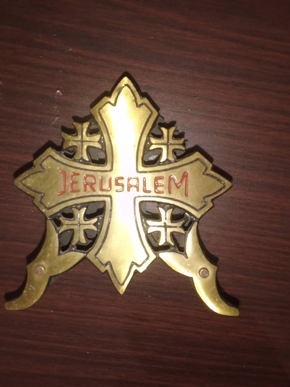 حامل رسائل بريدية مزخرف يتميز بتصميمة على شكل صليب القدس يتكون من صليب مركزى كبير محاط باربعة صلبان يونانيه ،،


**إذا كنت صاحب هذا الإعلان وتريد حذفه لأي سبب، رجاءا أرسل رسالة إلى الدعم الفني**