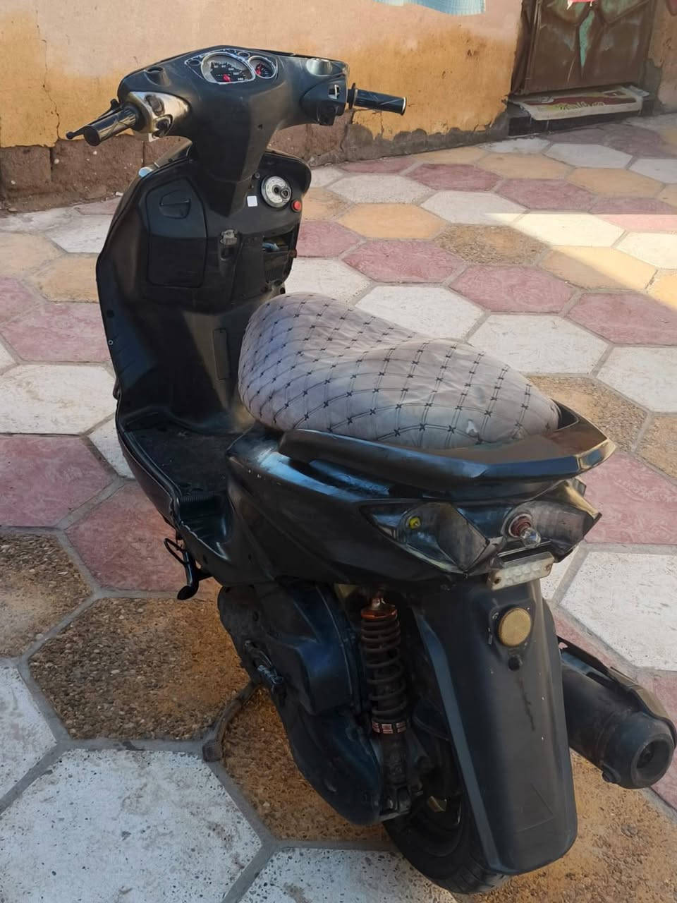 دراجه سكنس نثيه دراجه شغاله هندر اضويه اشاير نقصها صطاب بكلايت المحرك مفتوحه مره وحده مبدل بيها بس بوشه و الباقي شوفه عينك دراجه كفرات كامله سعرالدراجه(450بيها مجال قليل) العنوان البصره ابو الخصيب للتواصل ***********
