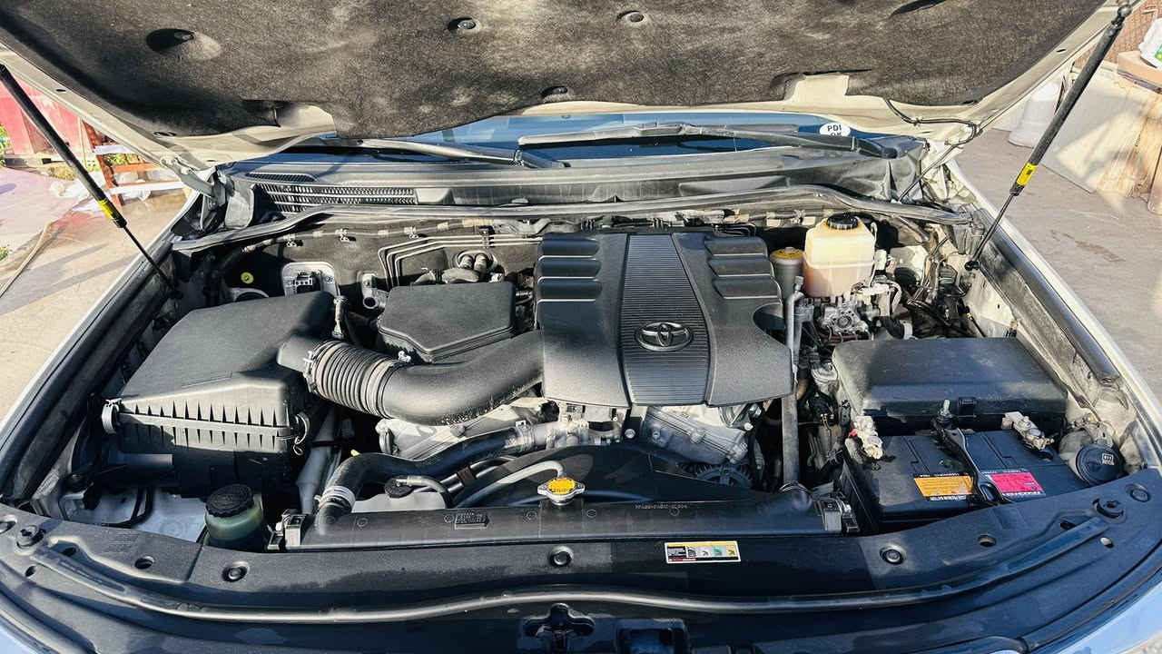 ﷽
‏‎سلام عليكم 

 للبيع  أو مراوس 

لاندكروز 2014   اصل  GXR  : جديد جدا 

رقم بغداد بسمي شخصاً 

معروفه موصفات  فول 

السياره احله من الصور بالحقيقه 

فول مواصفات 1/1:

1- فتحة 

2- بصمة 

4- حساس خلفي وامامي

5- ثلاجة 

6- 2 ء 

7- تشغيل عن بعد 

8-تحكم الكشن كهرباىي

9-كامرات 

10- 8  ايرباك 

11-دفع رباعي  

حجم المحرك: 4000 ✅

ملاحظة سيارا مكفول من صبغ وضربا وتبديل والبارد

جديدة بمعنى الكلمه شرط زيرو  تخم تاير حدادية تبريد جاهزة من كلشي مابيها اي نقص وبالعافية ع تكون من نصيبه                        

السيارة ماشية 88الف حقيقي 

السيارة بلادية من الدعامية لدعامية 

. سيارا رقم الإنكليزي. كامله بسمي 

*********** السعر 43.000
