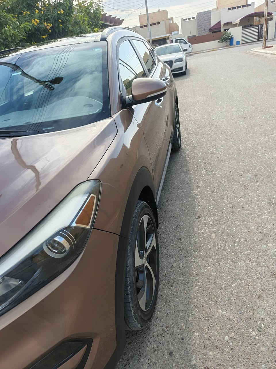 توكسان 2017 للبيع السيارة وارد فول مواصفات لمتد بانوراما وبصمه وتشغيل عن بعد وباقي المواصفات المعروفه ضررها بنيد فقط محرك ١٦٠٠ تيربو رقم اربيل السعر 150 وبيهه مجال السياره نظيفه واحلى من الصور مكان السيارة صلاح الدين تكريت ***********
