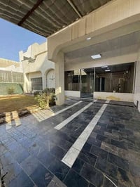 الكرادة خارج • ٣٥٠م • كراج وحديقة