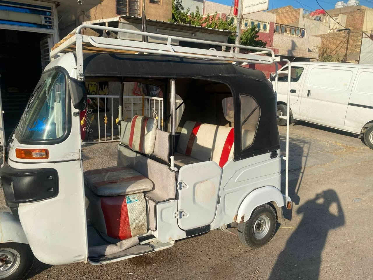 السلام عليكم تكتك موديل 21
رقم وسنويه نكليزي بسمي
بيها بس خياس بل دوس قليل فقط
مكينه خير من الله 
العنوان بغداد

***********

