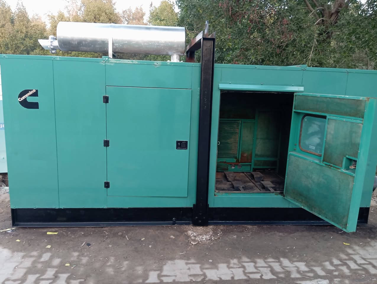 سلام عليكم صندوق كاتم للبيع 
طول 4متر و60
العرض 170
الارتفاع مترين 5 
‏‪0780 064 4496‬‏
