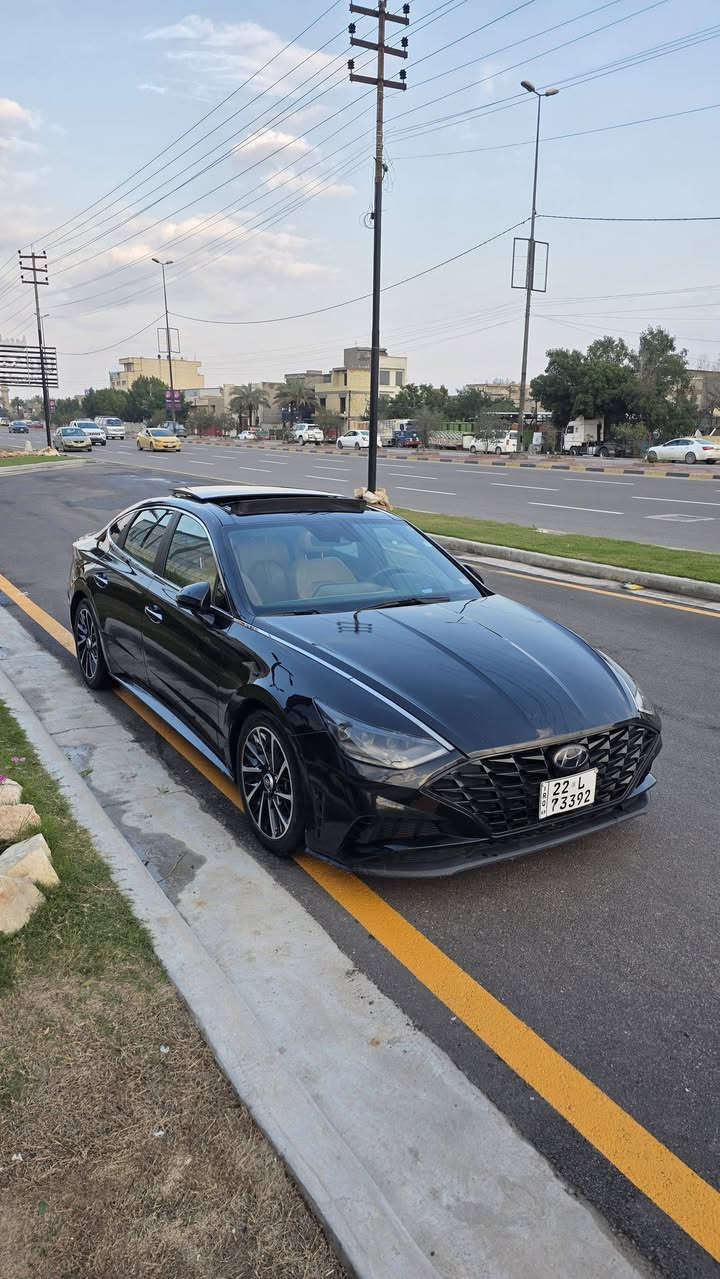 سلام عليكم
سوناتا موديل ٢٠٢١ فول للاخير لمتد
فول مواصفات اعلى فئه
مواصفاتها :
1 .نظام رؤية محيطية 360 مكون من 4 كاميرات .
2.نظام كاميرات تعمل مع الاشارة تضهر شاشة عداد السرعه 
3.نظام نقط عمياء و تنبية 
4.نضام توقف تلقائي عند الرجوع
5.شحن هاتف لاسلكي
6.نظام المفتاح الذكي ( السياره تتقدم و ترجع بالسويج ) والتشغيل عن بعد
7.نظام اوتو بارك ( السياره تطبگ وحدها ) 
8.شاشة كبيرة قياس 10.3 لمس وشاشة العداد 12.3 انش
9.نظام قيادة شبه ذاتية
10.داتا شو يعرض على الجامة الامامية السرعة وجميع الرادارات 
11.نظام تفادي الاصطدامات الأمامية من خلال رصد المشاة .
12.نظام الخروج الآمن عند فتح أبواب السيارة من ترصد 
13.نظام المحافظة على المسار مع توجيه اوتوماتيكي حتى سرعة 145 كم/س .
14.بصمه تشغيل و ابواب 
15.مقاعد امامية تدفاء و تبريد و خزن ميموري
16.مقاعد اماميه كهرباء
17.حساسات امامية وخلفية 
18.نظام ازالة الضباب و المطر تلقائي عن الزجاج الامامي
19.بانوراما 
‏ 20.LED اضاءة داخليه +اضاءة خارجية زنونLED 
21.تبريد قطعتين امامي خلفي 
22. السماعات (12 سماعة) Bose
23. دبل جام 
24.صبغ فقط بنيد بدون دواخل ابد وبيها بلهلال يم قبغ البانزين فقط
“وبعد بيهه اهواي مواصفات ما ذاكرهه
السعر ١٥٩ ومجال كلش بسيط
مكاني بغداد الدوره 
***********
