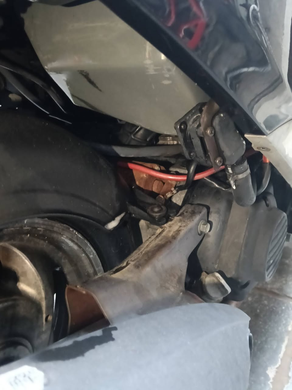 السلام عليكم من رخصت اهل الكروب دراجة ابريز مال رنبة صارلهة شهر نازلة محرك مكفول من الفتح كابريتر أصلي كهربايات كلهة شغالةسلف هندر ابي وقت السعر 850قفل اتصل على الرقم ***********
