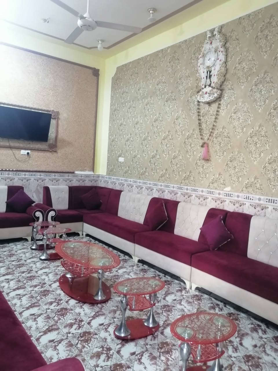 بيت البيع طابو زراعي مساحته البيت 220بيت جديد قاطين يحتوي عله 5قرف مكان لبيت قرب مطعم سبتي عله مشروع يم منصور ابو حسن رقم ***********

