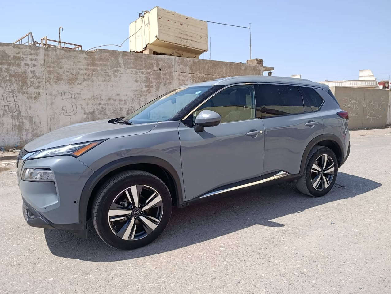 فول 1/1 Nissan Rogue SL 

موديل 2023
لون سمنتي مميز

سعر 148 ورقه بدون رقم

ماشيه 44 الف ميل
محرك 3 بستن توربو / 201 قوة حصان

حادث سيارة  (ربع قماره امامي قبل سلايت و باب سايق رعصات سويته صبغ و تكمه شبرين صبغ مأشر بالصور)
بدون دواخل  و بدون شواصي  شرط الفحص
رداديترات و رادار و حجر بيئه بلادي شركه

رقم شاصي   5n1bt3cb4pc798960

مواصفات  SL 4×4👇
فتحه بانوراما
بصمه + شغال عن بعد
صندوق كهربائي
كشنات جلد و هيتر و غزن اتوماتيكي
ستيرن هيتر
AUTO HOLD
5 انظمه للقيادة
4 كاميرات /180 درجه
ويل كب كروم بلادي
فور ويل 4×4
تبرد خلفي 
بردات خلفي
رادار امامي و خلفي و جوانب
شحن وايرس
شاشه كبير 
بعد بيها اهواي مواصفات 

تترقم محافظات الاقليم 
دهوك اربيل سليمانيه
شرط الترقيم/✋
تكلفه الرقم 13.5 ورقه
بيع فقط شراي يتصل 
***********
***********
سيارة باربيل شركه نور البصرة اكر, نينوى
