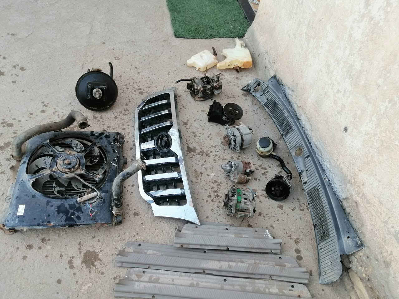 سلام عليكم غراض سياره دير كنو شيري مكينه ب 450 مكفوله سبايدر ب35 عداد شيري 2014 ب60 /عداد دير ب40 /فان +راديتر ب50 /شباك كنو ب30 /تقسيم بريك ب30/كابريته بلاديه ب60/الباقي الموجود بصوره كلمن وسعره المكان ذي قار الاصلاح  رقم ***********
