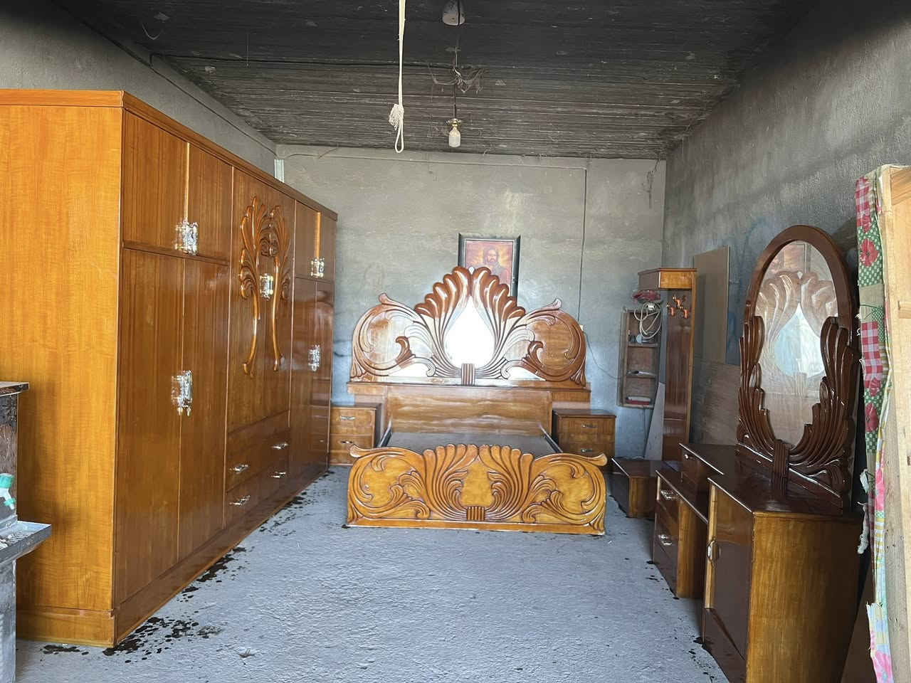 غرف نوم صاج داخل وخارج عدد4
المكان بابل قضاء المحاويل مقابل معسكر المحاويل البوابة الشمالية بتجاه بغداد 
يوجد لدينا خدمة توصيل 
للاستفسار الاتصال على الرقم التالي *********** او التواصل عبر الواتساب برقم الاسيا
