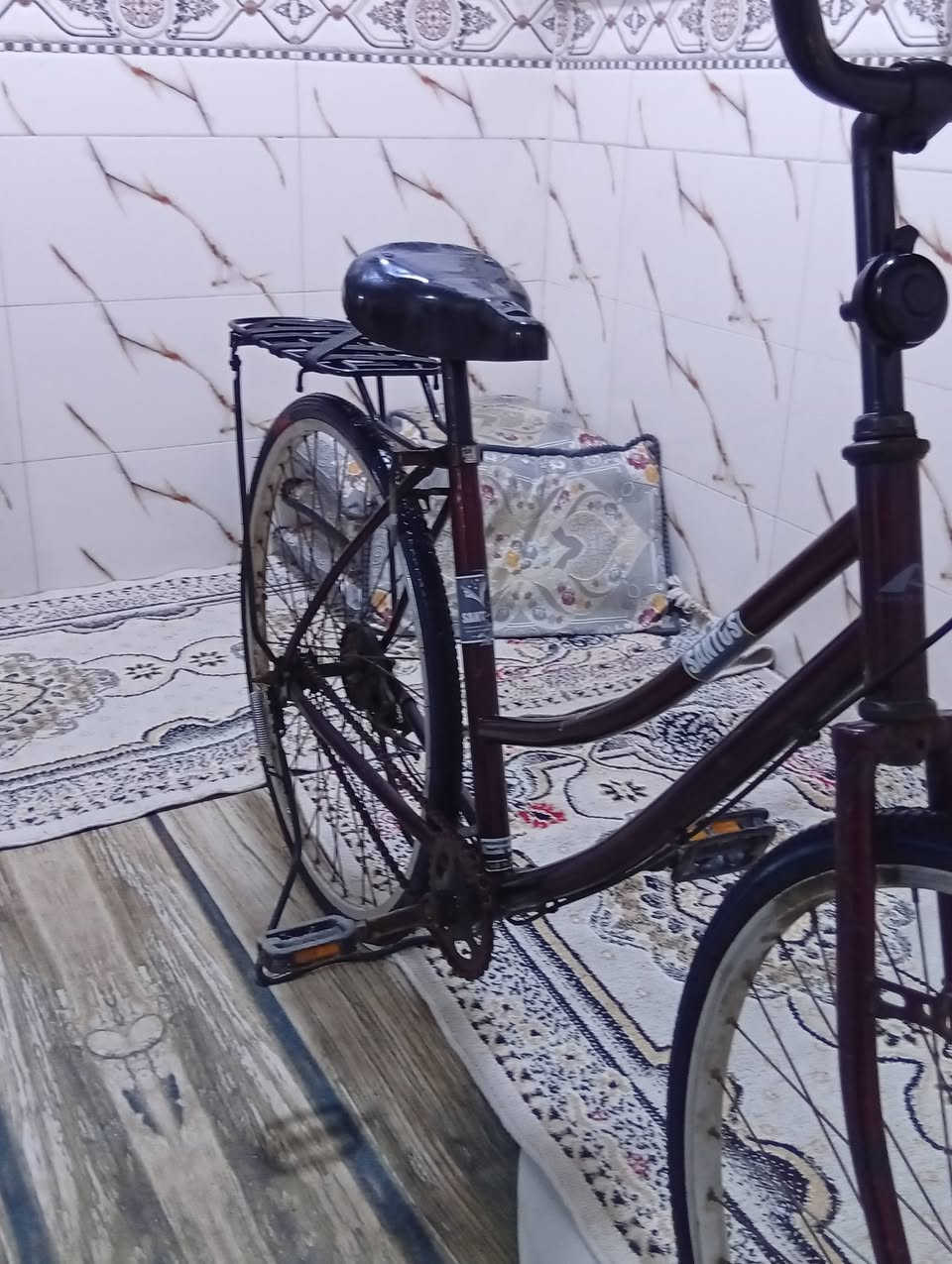 سلام عليكم شباب بيسكل باله نضيف ما بيه اي زلق للبيع سعر اتصال على الرقم  ***********
