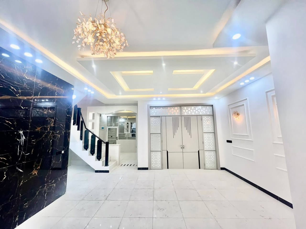 يعلن مكتب المعمار ملحق قريه الغدير شارع سنتر
بيوت ثنين بمساحه 150 متر داخل مجمع   طابو زراعي سند 25 بي اقرار محكمة 

واجهة 7.5 * 20

بناء درجة اولى طابوك نهروان صب مركزي 
بورسلين وسيراميك والواح وجبس 

غرفتين وصالة ومطبخ وحمام واستقبال وحمام خارجي وحديقة خارجية جاهزة للزر
منظومة كامرات

شارع 15 متر
موقع مميز حرف T
وجه كربلاء عكس الشمس 
البيت ما مسكون ولا يوم بناء حديث

خط مولد جاهز والوطني 3 فيز 

المنطقة تبليط من الشارع العام لباب البيت 

المنطقة جيدة جداً من ناحية الاهالي 
موقع قريب جدا شارع المطار مقابل قريه الغدير 
للاستفسار اتصل ***********
