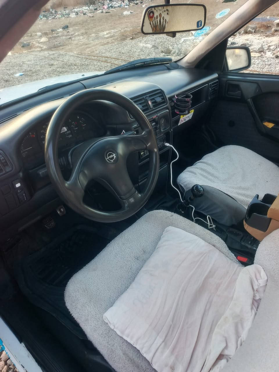 سلام عليكم اوبل لبيع حجم ١٦ بدون صبغ بدون حادث عل بلاد سنويه جديده دفتر بازين  السعر ٤٣ وبيه مجال مكان كركوك الحويجه ***********
