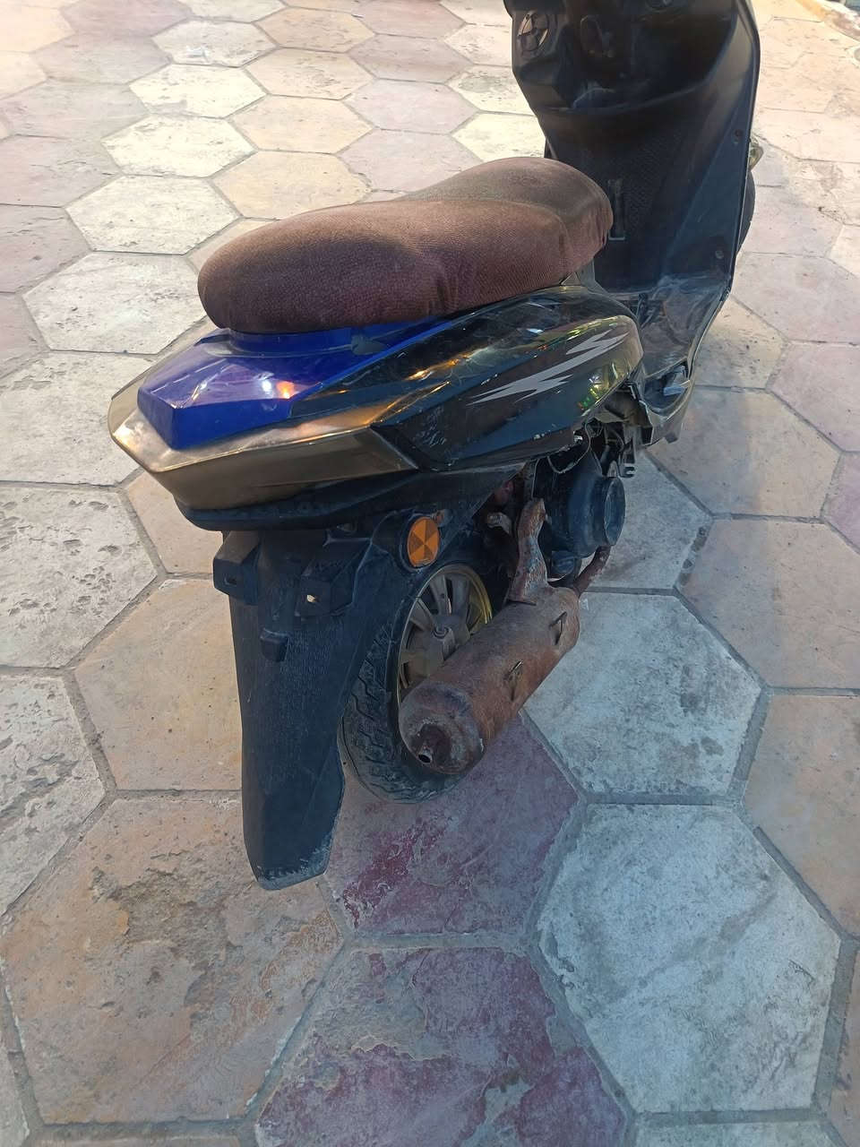 دراجة سكنز موديل ٢٢ بيها نواقض مكينة تجفيت جديد تايرات جدد نشتغل أول دكة هندر قفلها ١٥٠ الف الشراي يتصل ***********
