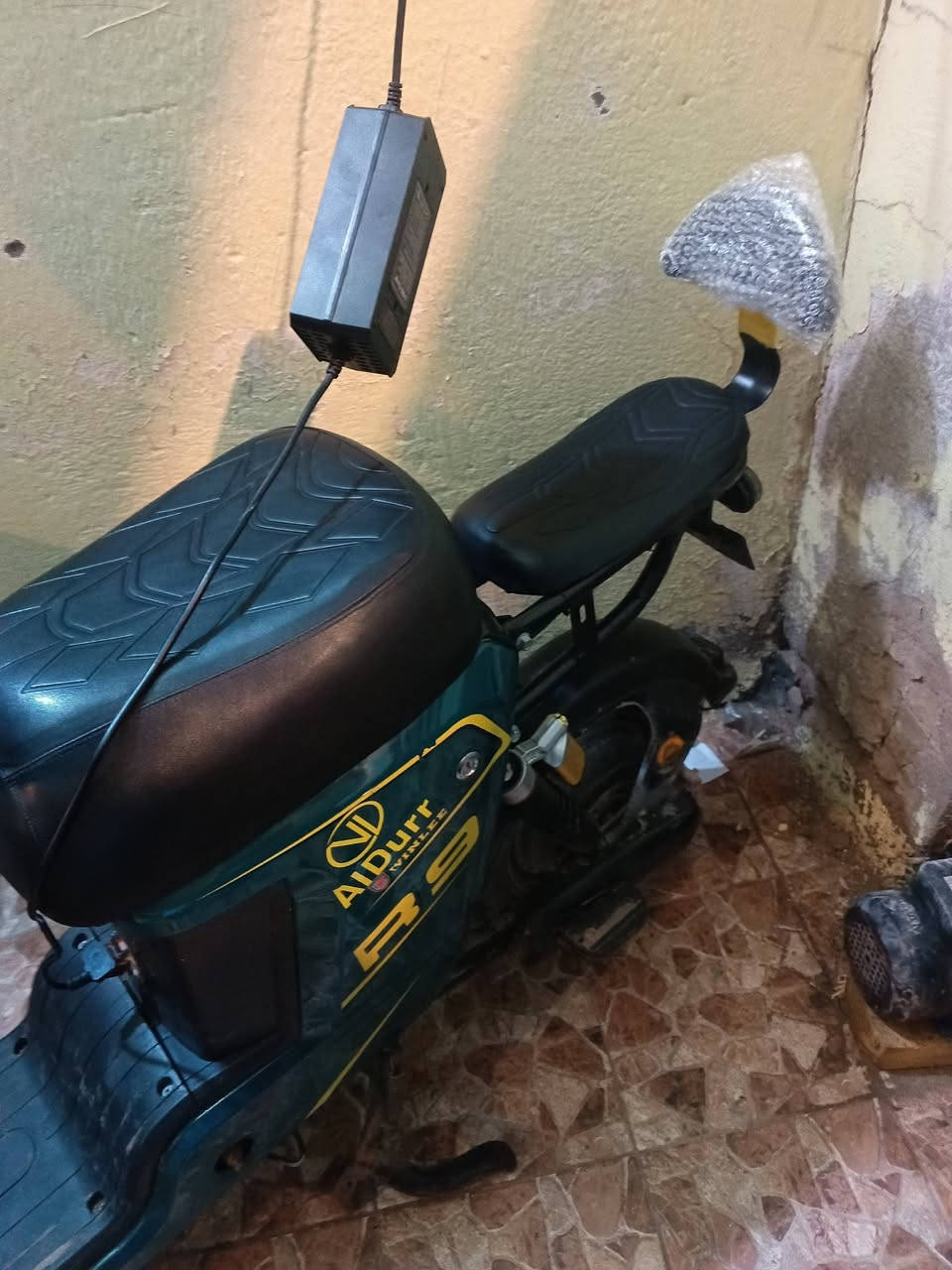 السلام عليكم دراجه شحن للبيع موديل 25 لون زيتوني بطاريات خمسه 32 امبير سرعه 99 دراجه نضيفه سعر 390 وبيها مجال قليل العنوان بصره ابو خصيب حي العسكري للاستفسار *********** واتساب رصيد
