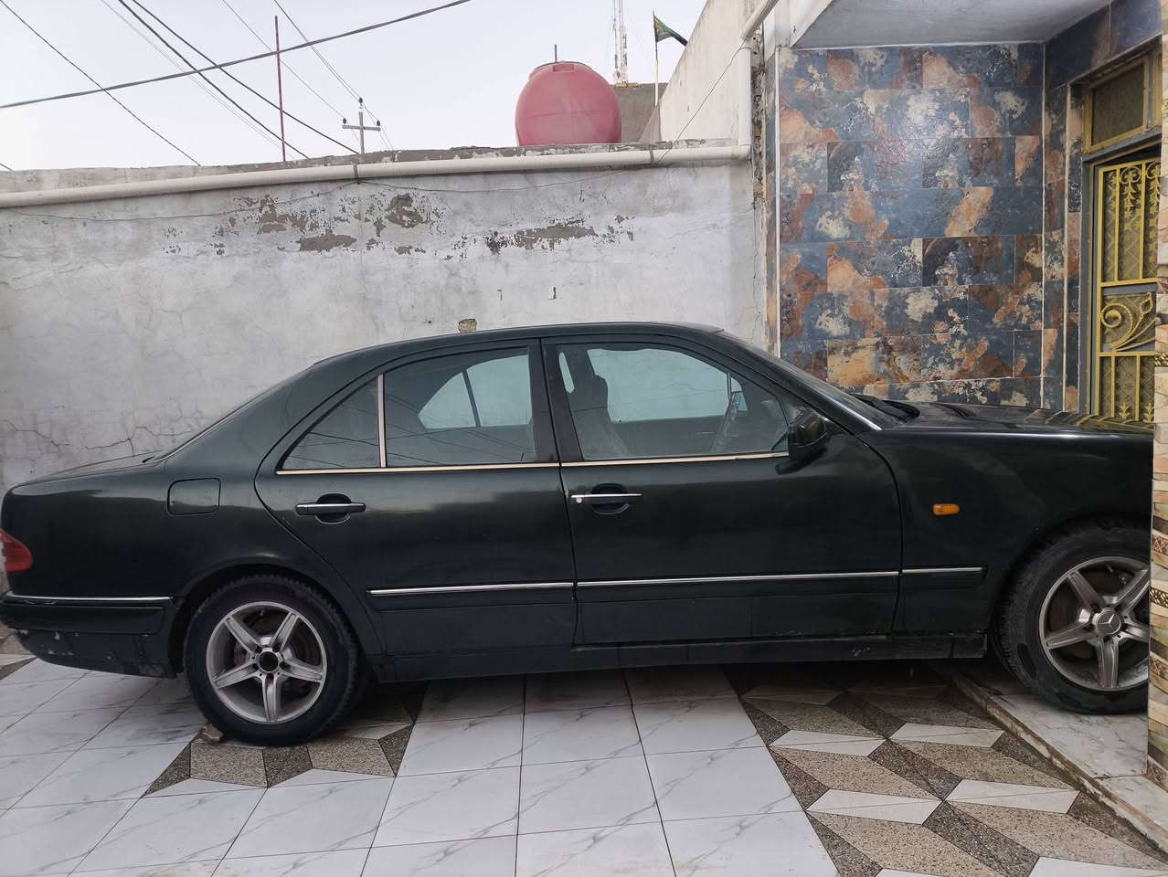 سلام عليكم أخوان سياره مرسيدس للبيع التفاصيل *********** اكو واتساب
