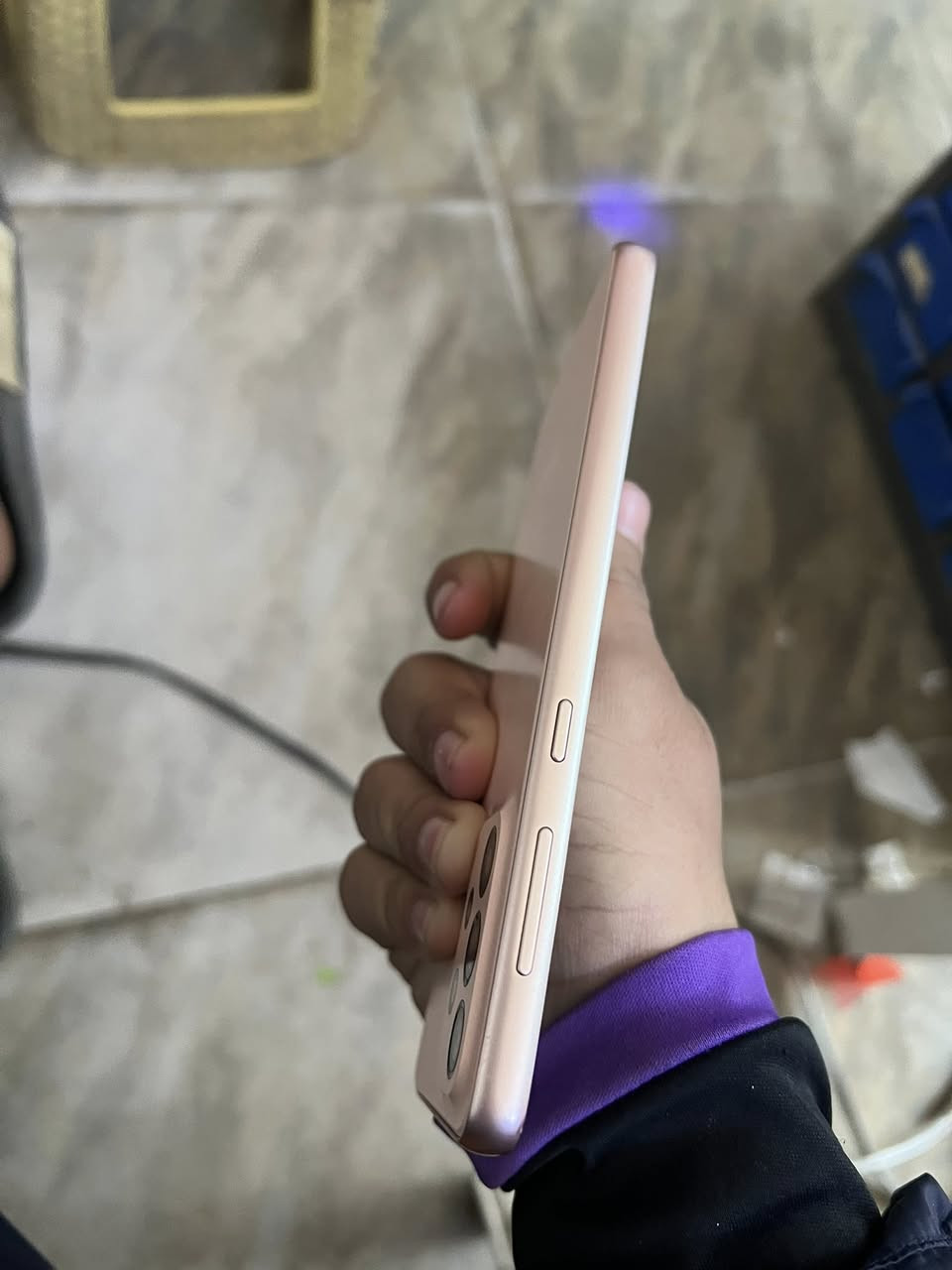 السلام عليكم سامسونك A33 جديد مامفتوح نضافة 100 السعر 170 وبي مجال ديالى بعقوبه قرب مدرسة الأمين الرقم ***********
