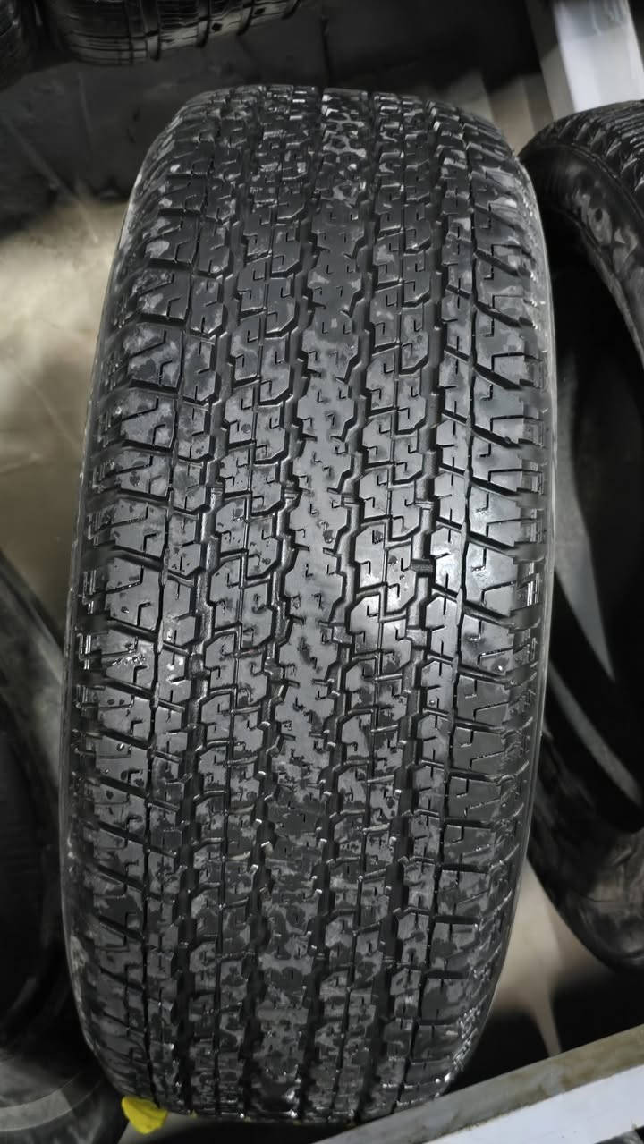 سلام عليكم تايرات مستعمل الاحجام من ال16 لل21 تاير نضيف ابيع شلعه وحده عدد التايرات 200زوج الى250زوج سعر 12 الف وبي مجال قليل للشراي حك لجيه مكاني واسط لكوت 
اتصال ***********
واتساب ***********
