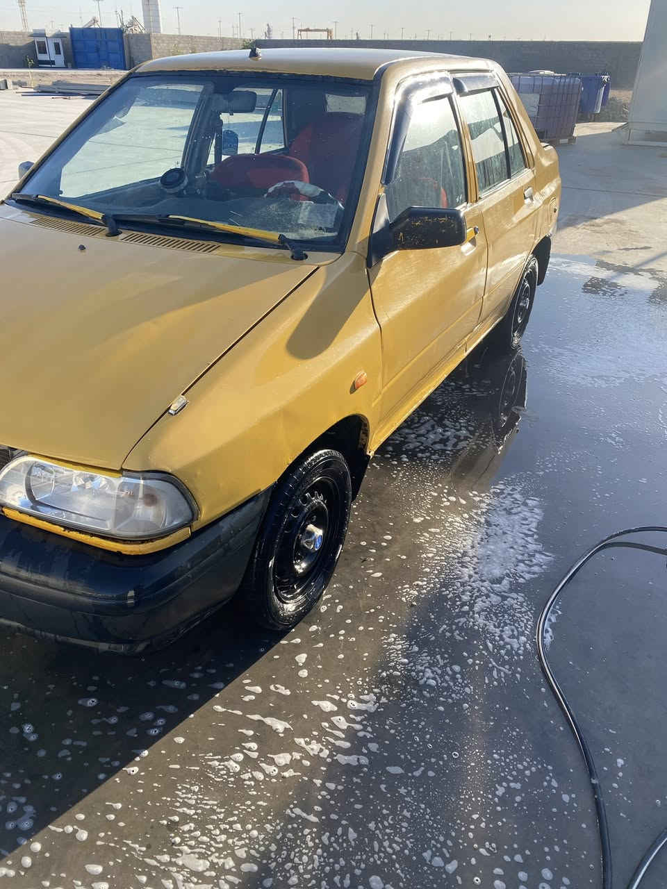 السلام عليكم سايبه للبيع موديل15بيهه ضربه بلمدكر الوره ومصبوغه كلهه جماليه
سياره بصره سنويتهه انتهت صار ٣ايام السعر$27وبيهه مجال ***********
