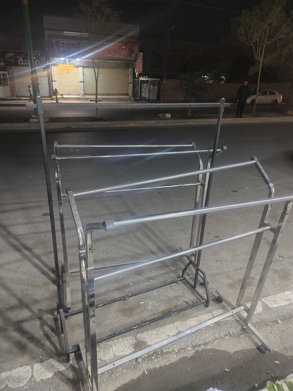 ستاند ملابس للبيع جدد ٣ قطع ب ٧٥ وبي مجال بسيط 
عنوان تقاطع النجدة 
 ***********
