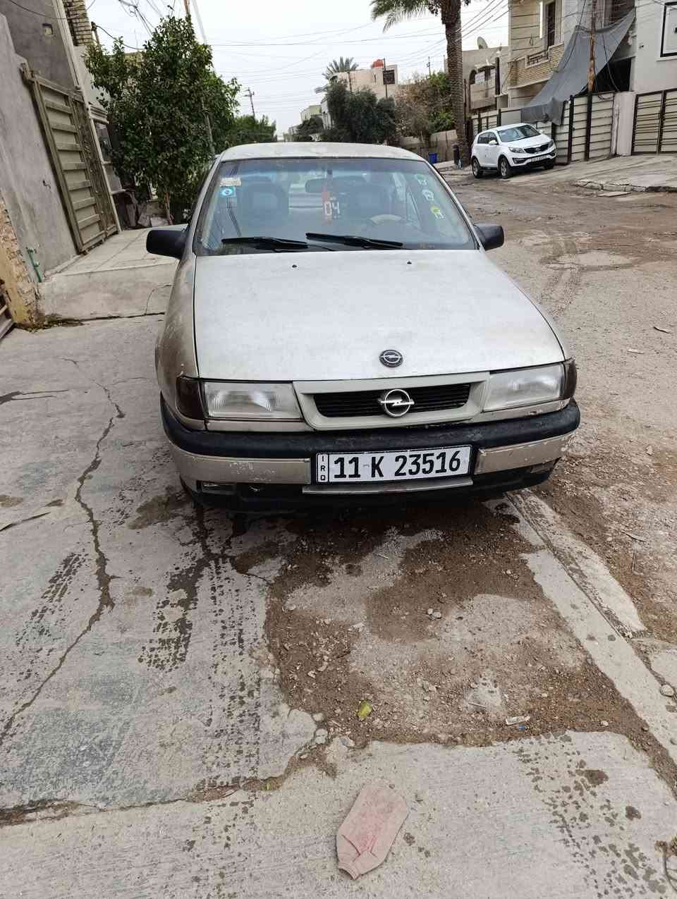 السلام عليكم 
للبيع فكترا موديل 93 
السيارة رقم بغداد بسمي رقم وهزة وسنوية جديد
شاشة
كامرا 
5 ويل كب
جام اوتو
مكينة 2000
كير اوتو
السيارة كما موضح بالصور بيها جراد وبيها خياس بلهلالات الخلفية
غرفتها حلوة
السعر ب38 وبيها مجال للشراي 
للاستفسار الاتصال على الرقم *********** موجود واتساب أيضاً
