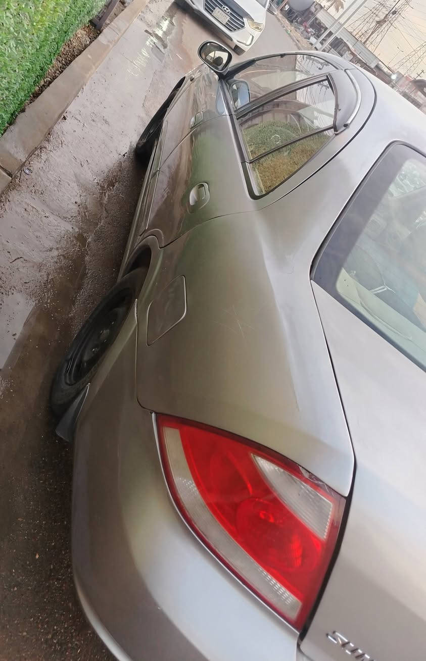 نيسان صني ٢٠٠٨
رقم بغداد ٢٠٢٩ السنوية بيهة جاملغ خلفي ضربة وصبغ مع رش جزء من الباب الخلفي والصندوق

سيارة نظيفة. غرفتهة حلوة ونظيفة الاتصال هاتف ***********
