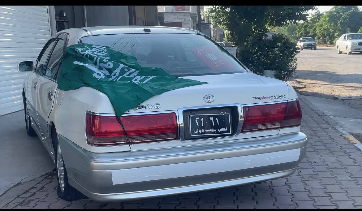 مەلیکە بڕاوە ۲۰۰۳ کود کراو کودی بەناوی خۆمەوەیە مەکینە d4 گەورە 
۳دوگمە پەردە چوار کوشن کارەبا گێڕ و مەکینەو ئەکسلی بەشەرت مەسرەفی تیانیە تەبرید لەسەر سویچ ئیشەکات تازە دەعامیم بۆیاخ کردۆتەوە کامل مەسرەفیم کردوە 
سەیارەی ماڵەو هی مەعرەز نییە دەعم و لێدراوی نیە ٦ مانگە لای خۆمانە 
سعری ٤۱ معامەلە شوێنم بازیانە 
گۆڕینەوەش ئەکەم بەس لەگەڵ شاهینە 
***********
