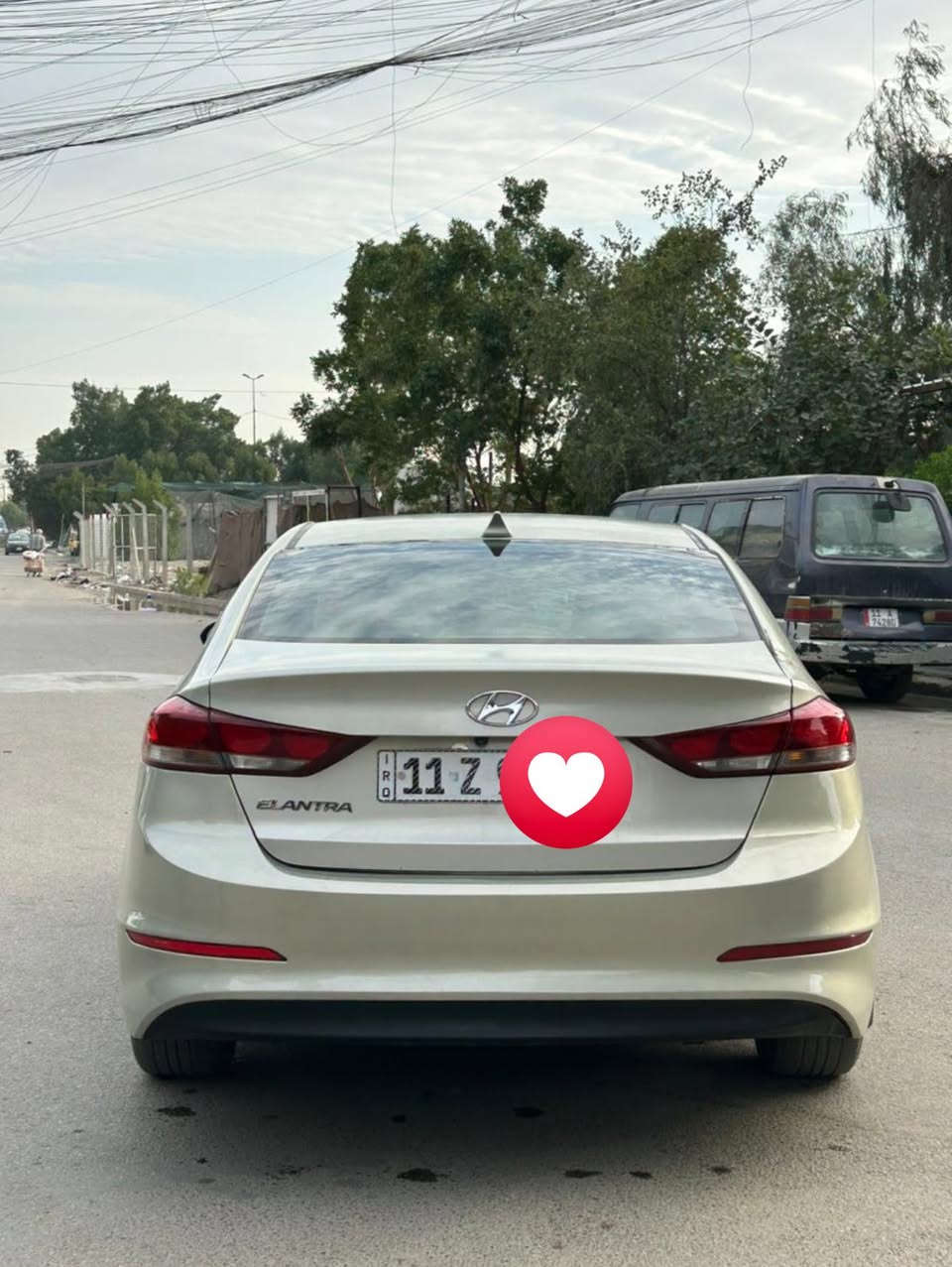 السلام عليكم النترا للبيع موديل 2018 وراد امريكي فول موصفات فتحة بصمة شاشة كامره أشاير بل مري ويل كب بصمت أبواب رادارات جانبي بعد بيه هواي موصفات فول حادثه بنيد بدون دواخل وصار بيه بـالعراق جاملغ خلفي بارد والسياره مبدل بيها رواجز فقط باقي سياره خير من اللّه رقم بغداد رقم انكليزي سيارة  كلش حلوه سياره جاهزه مابي ي نقص السعر 126$ وبيها مجال او مراس
مكاني بغداد حي العامل 
رقم التلفون : ***********
