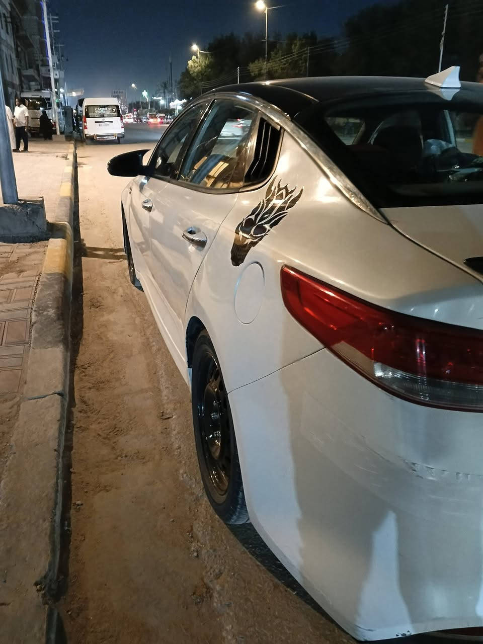 السلام عليكم
اوبتيما موديل 2018
امريكي حادث امريكا جاملغ و بنيد
بالعراق مصبوغة حزام 
واحتركت عندي المكينة و بدلتها سبب طاحونة البنزين 
ماشية 123 mi
مواصفات السياره 

 1-كشن كهربائي 
2-كشنات تدفئة 
3-قطعتين تبريد 
- 4- 3وضعيات قيادة
5-مري شفط 
6-اشاير مري 
7-مري شفط
8-كامرة خلفية 
9-حساسات جانبي و خلفي 
السيارة فول عدا الفتحة 
 رقم بغداد باسم خالي السنوية صاقكة 
عليها غرامات 7 اوراق تنزل من سعرها
مراوس أو بيع السعر 100 وبيها مجال 
***********
