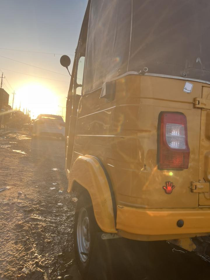 سلام عليكم شباب تكتك البيع موديل ١٩شهر ٣ بيها لغد بارد ومعمره دوس غير هاذه ماكو تكتك خير من الله تجي بعينك وتشوف وتفحص وتقتنع السعر ٥٧٠٠
 مكاني بغداد الحسينية الراشدية رقم هاتف ***********
