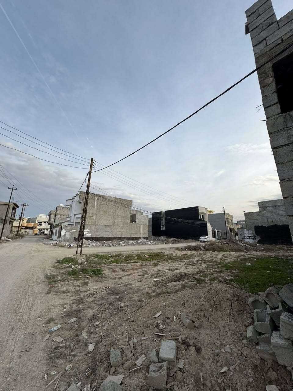 فرصة العمر.. قطعة أرض للبيع في أرقى المناطق الحيوية! 🔥
إذا كنت تبحث عن سكن هادئ أو استثمار مضمون، هذه القطعة هي اختيارك الأول!
📍 الموقع: خلف جامعة بلاد الرافدين مباشرةً - منطقة بناء حديث ومسكونة بالكامل.
📏 المساحة: 88 متر (ركن) + ميزة إضافية بإمكانية سحب متر من الرصيف لتصبح المساحة الإجمالية 106 متر.
🛣️ المميزات:
• تبعد 100 متر فقط عن الشارع التجاري الرئيسي (شارع الوكالات والمطاعم والخدمات).
• المنطقة مخدومة بالكامل (تبليط، ماء، كهرباء وطني).
• قريبة جداً من الجامعات ومحطات الوقود!
للجادين بالشراء، يرجى المراسلة على الخاص أو الاتصال على الرقم: [***********]
