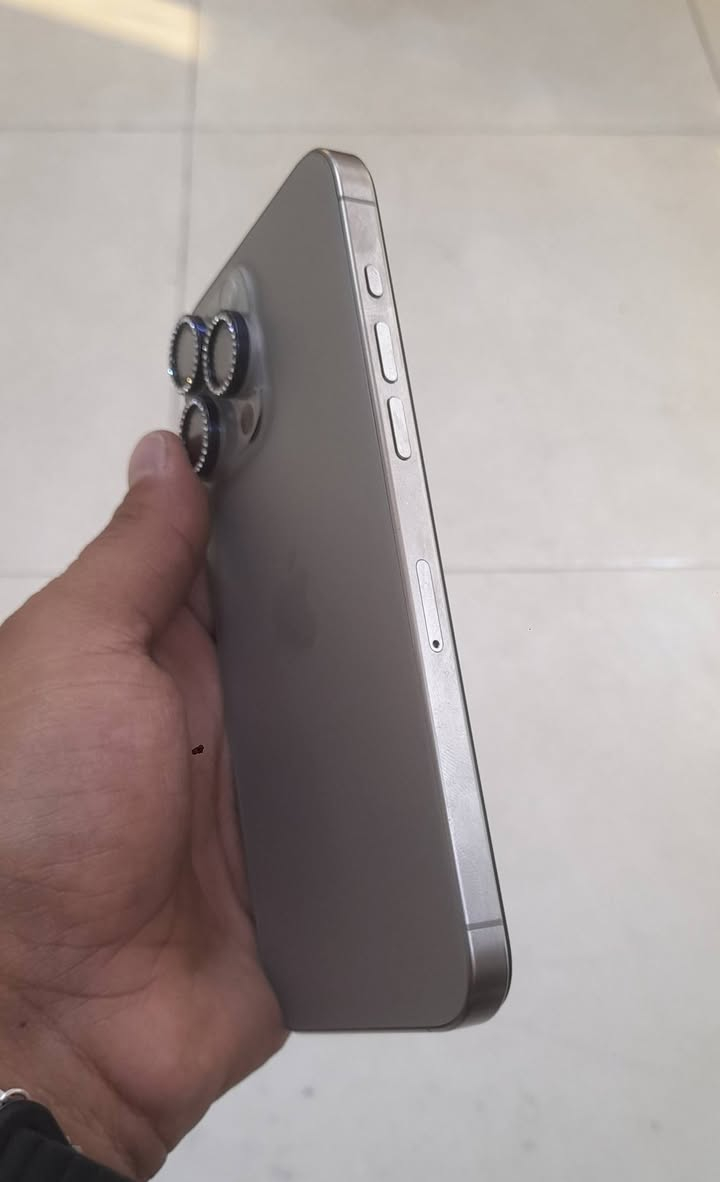 السلام عليكم ايفون 15 برو ماكس ماستر شرق اوسط  256 ذاكرة
بطارية 85
مبدل شاشة فقط 
650 قفل
بغداد ***********
