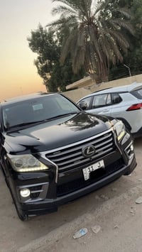 لكزس للبيع 2014 اسود   ماشيه 200  خليجي حادثها جاملغ وبنيد مصبوغات   ل...