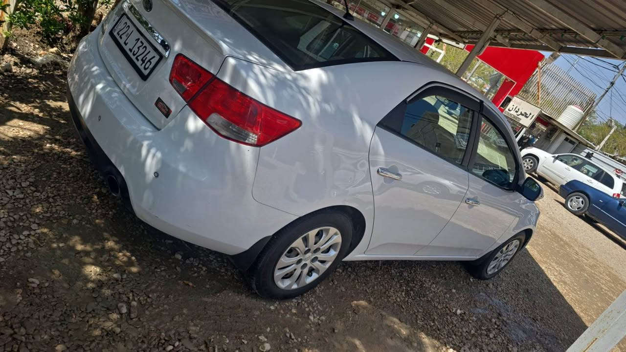 سيراتو خليجي موديل 2010 مكفوله ماعدا شبر بارد بالچاملغ الامامي مفوله بصمه فتحه حساس رقم اربيل سياره نضيفه 
السعر 115$ وبي مجال قليل حگ الجيه*********** كربلاء, العراق
