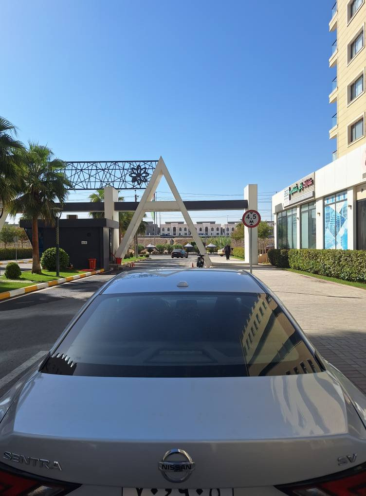 للبيع سيارة نيسان سنترا موديل ٢٠٢٠ وارد امريكي لون سلفر فول مواصفات عدا الفتحة مواصفات SV السيارة بي بابين وجاملغ خلفي صبغ  و الباقي مكفول ماشي ٥٣ الف فقط كير و محرك مكفول و ما مفتوح حجر صالنصة و الرادار موجود سنوية جديد رقم جديد زينكة مدفوع هزة جديد يعني ربع دينار مصرف مابي بسمي السيارة شرط التحويل و الوكالة 
مواصفات 
بلاجكتور 
ويل كروم اسود 
حساس 
رادار ٣٦٠ درجة 
بصمة أبواب + تشغيل 
كشنات جلد 
داخل مشمشي 
كشن جك 
تحكم ستيرن فول + تحديد سرعة 
٤ جامات كهرباء + مراية كهرباء 
أنظمة قيادة ECO + NORMAL 
شاشة كاربلي + كامرة دوارة 
شاشة اعطال (ديجتال) 
تحكم بالاضواء الداخلية 
كير اتوماتيك 
محرك ٢.٠ دوش 
و بعد مواصفات هواية مكان سيارة اربيل سعر ١٢٥ و بي مجال بسيط رقم موبايل اتصال او واتساب
*********** أربيل, العراق
