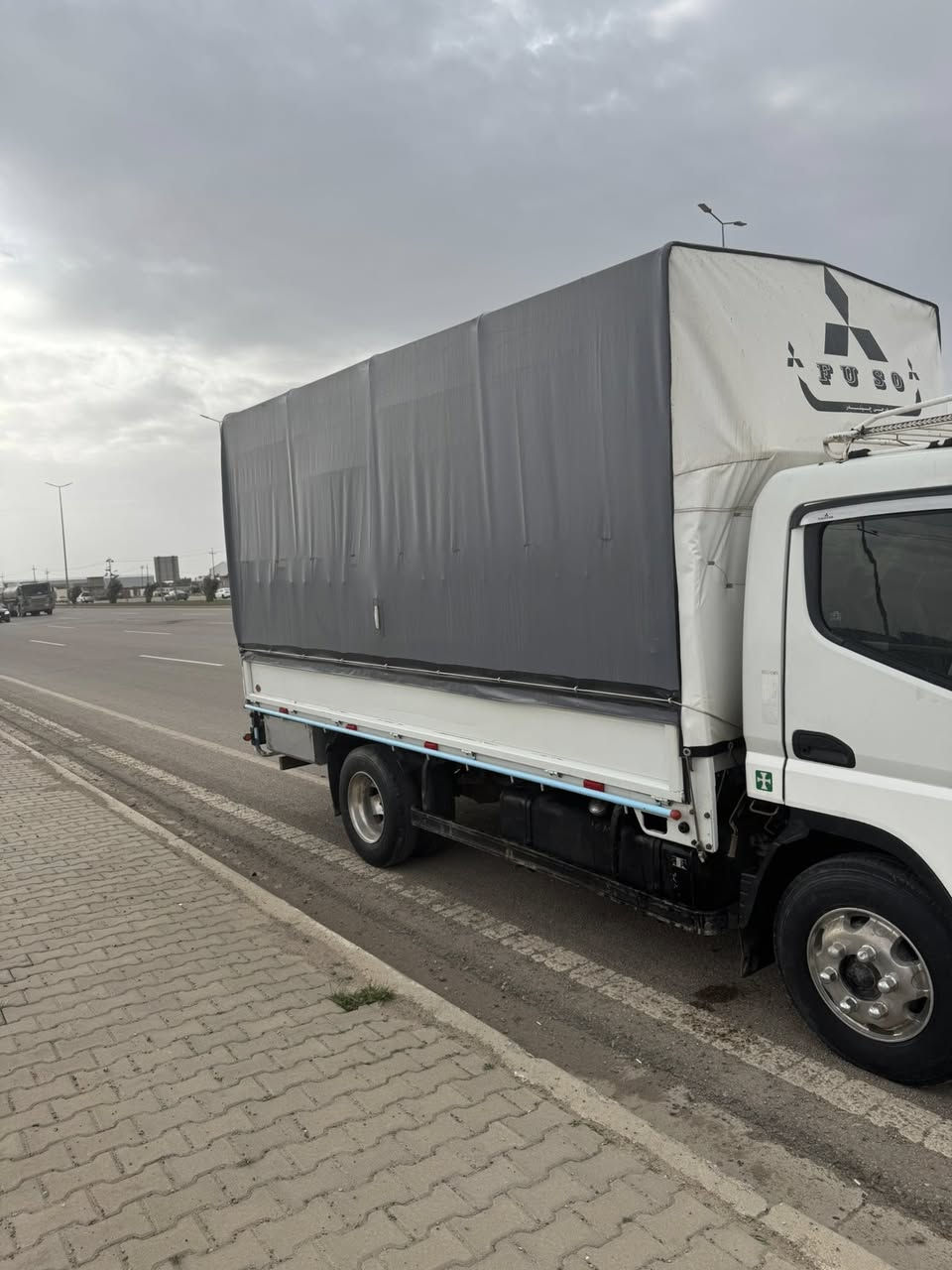 سلام عليكم كنتر للبيع موديل 2016  كير اكسل كله شرط باب سكن مبدل بلادي. ًرقم هاتف ***********
