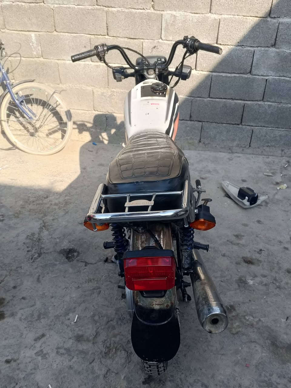 سلام عليكم عندي هاي دراجه كوم حديد بس شغاله هندر أو بيه نقوصات ب350قفل مكاني حي اور ***********
