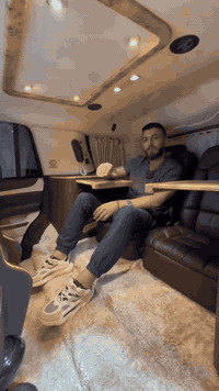 تاهو موديل 2017 ماشية 9000 فقط فئة LT
السيارة فول vip مقاعد مساج مسند طعام شاشات عدد 2 تلفون داخلي صانعه قهوة والعديد من المواصفات المميزة 
سيارة روووعة وكشخة وسعرها مناسب 

للتواصل واتساب او اتصال 
***********
