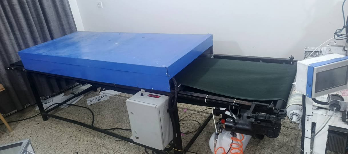 السلام عليكم للبيع
مكينة طباعة سلك سكرين اوتماتيك مساحة الطبع 80*50 سم 
تطبع علاكة ... كونية..... ورقيات 
و ياها مجفف 8 شمعات هولاجين تحكم سرعة طول 3 متر 
للاستفسار رقمي *********** 
( ما متواجد دائما على نت)
