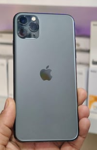 آيفون 11 برو ماكس • مقفول • مكفول من كلشي