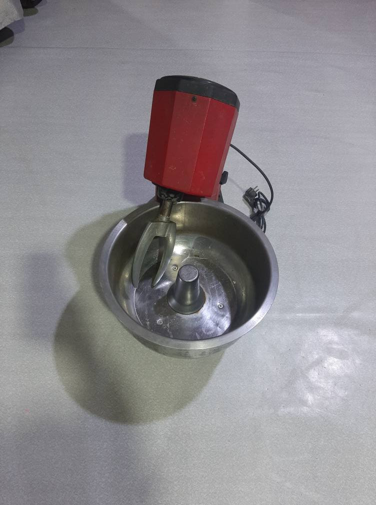 العجانه 15 كيلو تفلتت طسه السعر 165 الف
*********** البصرة, العراق
