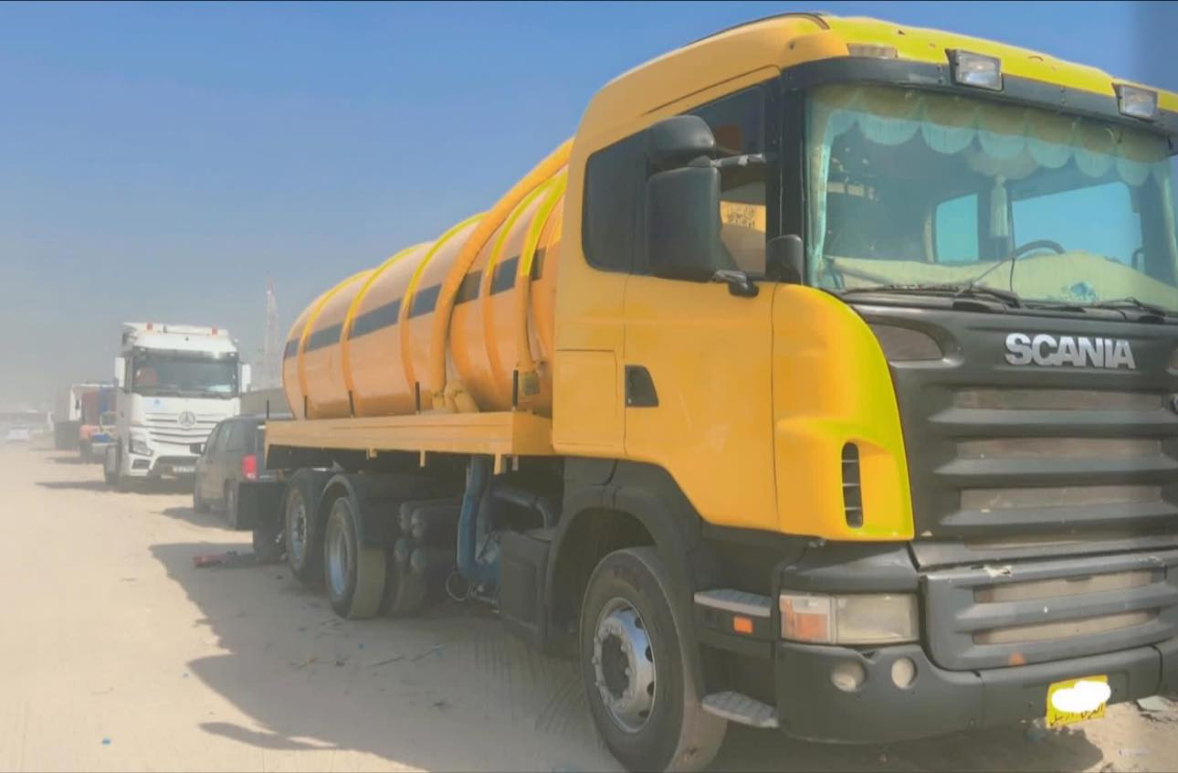 السلام عليكم فاكيوم 2006 للبيع سياره جديده ونظيفه حيل تخم تاير ماكينه جير كهربائيات كلها شغاله سياره حلوه ونظيفه.  تانك جديد   موتور جديد تخون لايت تواخذ الحلوة وجديدة بيع مال مستعجل ***********
