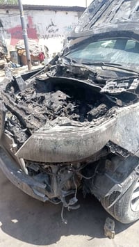 كيا سورنتو ٢٠١٤ تعرضت الى حرق مثل ما موضح بالصوره سابقا السياره مكفوله...